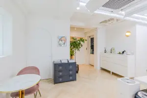 연남동 감성 가득한 화이트톤 오피스 인테리어